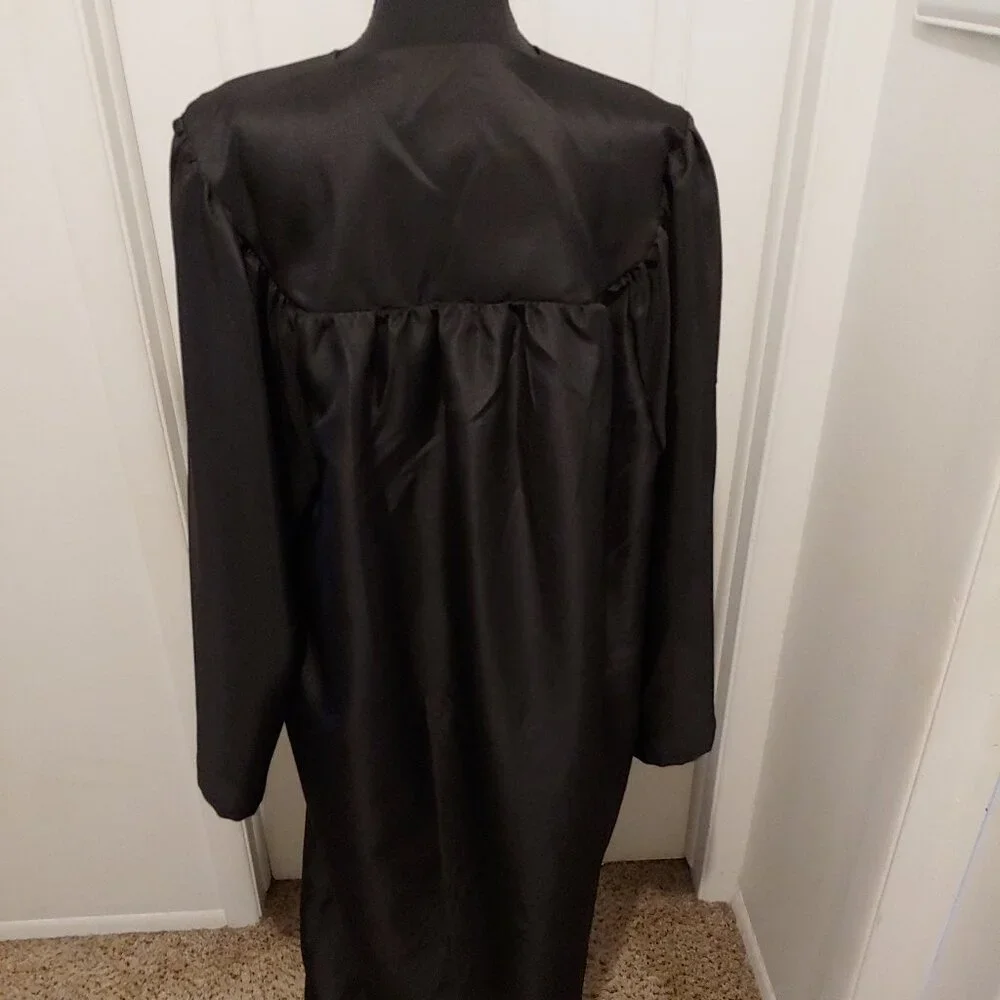 Black Graduation/Commencement. Robe - Picture 4 of 4